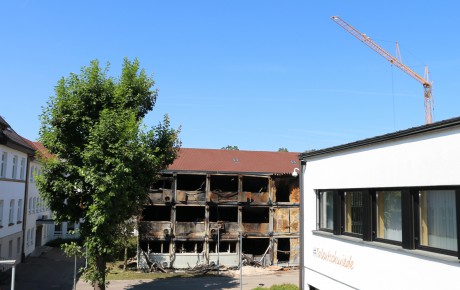 Containerbrand Ausgebranntes Gebäude