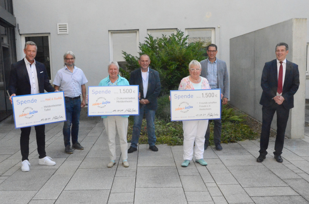 Spendenübergabe der Aktion "Sehen und Helfen" der EnBW ODR in Heidenheim Spendenübergabe der Aktion "Sehen und Helfen" der EnBW ODR in Heidenheim