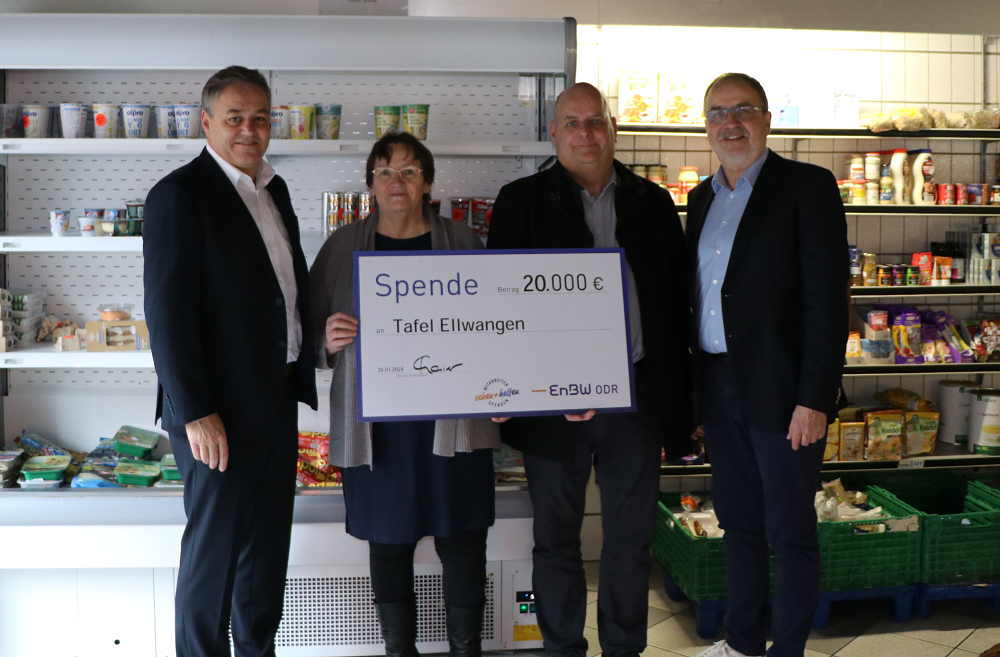 Spende Tafel Ellwangen Spende Tafel Ellwangen mit Spendenscheck