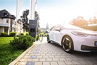 E-Auto wird an einer Ladestation der EnBW ODR in Ellwangen geladen