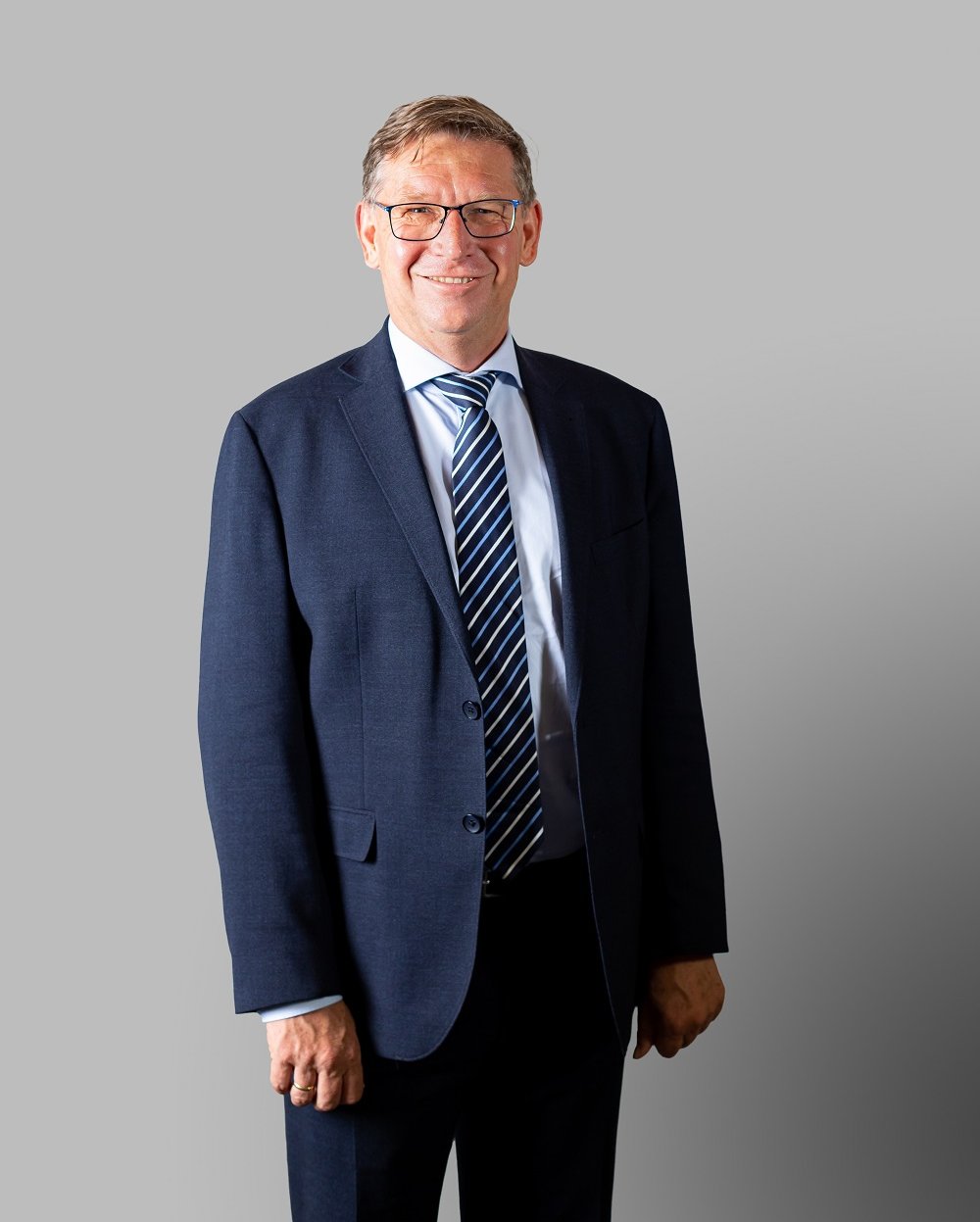 Stefan Rößle Stefan Rößle, Landrat des Landkreises Donau-Ries und stellvertretender Aufsichtsratsvorsitzende der EnBW ODR