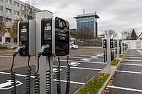 Eine Wallbox der EnBW ODR AG auf dem Parkplatz des Industriekunden Zeiss in Oberkochen