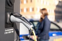 Ladekabel_Ladestelle Eine Ladestation der ODR mit Ladekabel