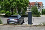 E-Ladestation der EnBW ODR AG auf dem Parkplatz des 4-Sterne Superior Meiser Vital-Hotels