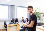 Studierender bei der Arbeit Studierender bei der Arbeit