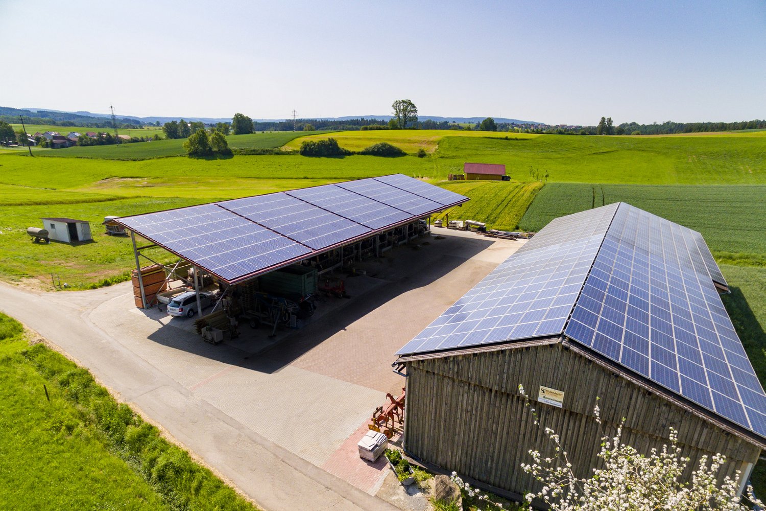 Photovoltaikanlage auf Hofdach Photovoltaikanlage auf Hofdach