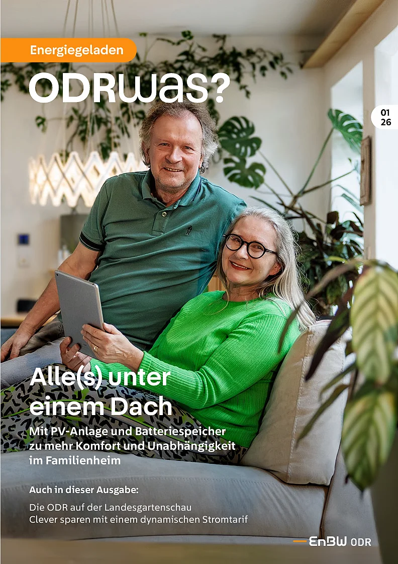 Titelbild des Kundenmagazins der EnBW ODR - Ausgabe 1 2026 mit dem Titel "Alle(s) uner einem Dach. Mit PV-Anlage und Batteriespeicher zu mehr Komfort und Unabhängigkeit im Familienheim. Auch in dieser Ausgabe: Die ODR auf der Landesgartenschau. Clever sparen mit dem dynamsichen Stromtarif."