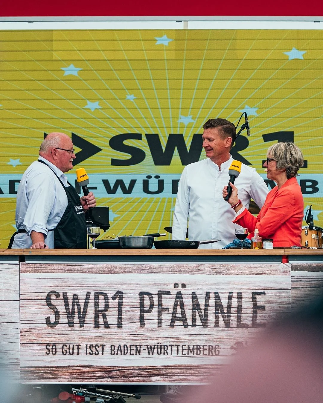 Der kaufmännische Vorstand der EnBW ODR, Frank Reitmajer, auf der Bühne beim SWR Pfännle auf der Landesgartenschau 2026 in Ellwangen